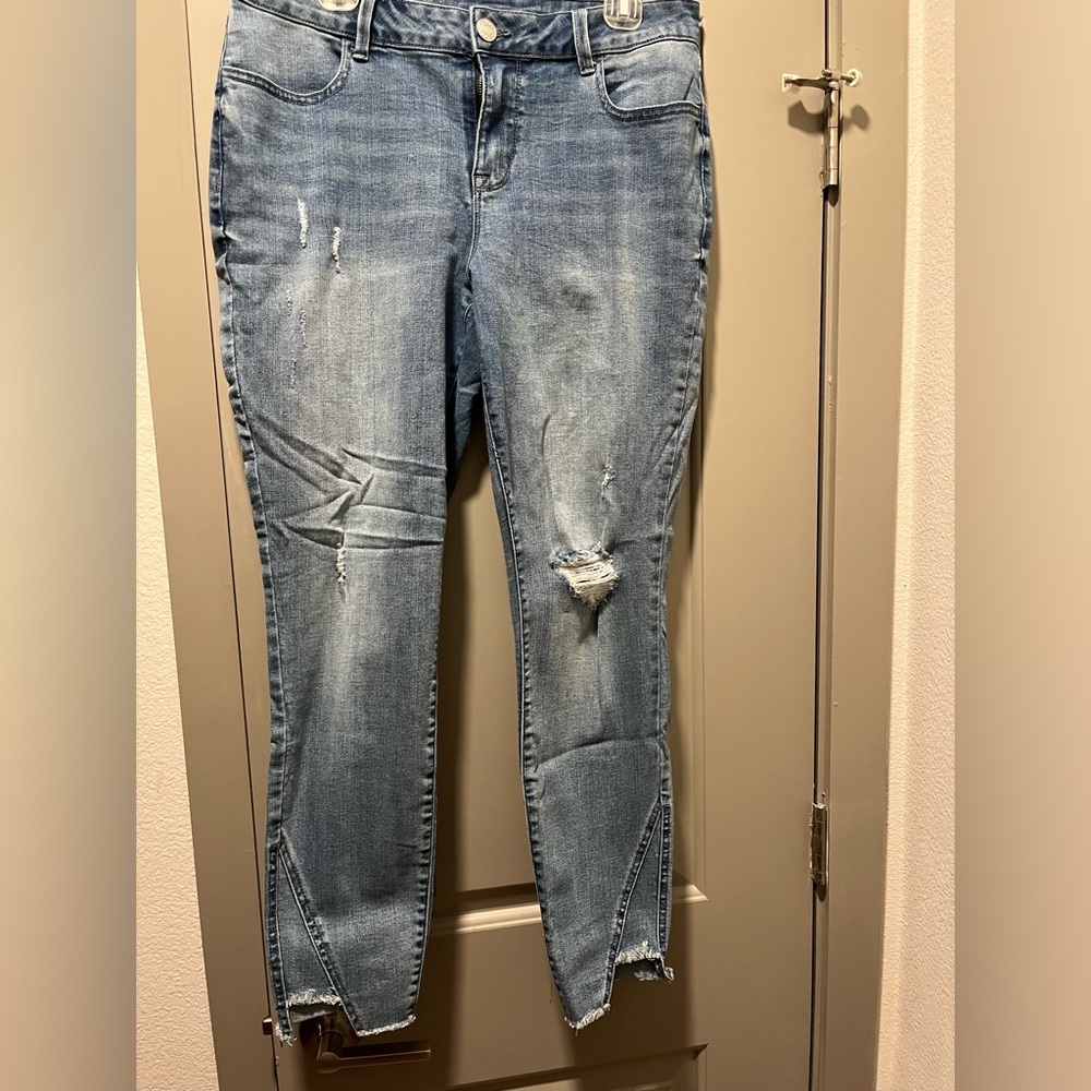 Distressed light wash jeggingss